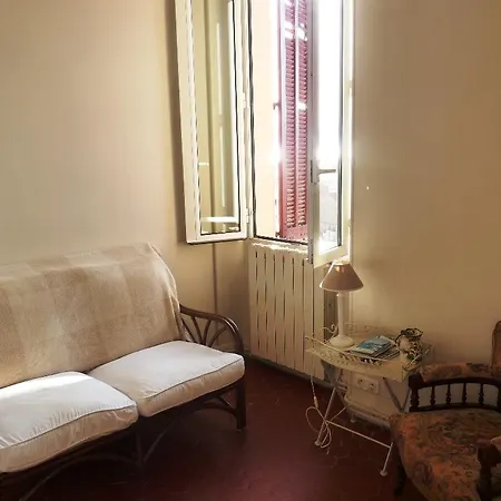Old Town Charming Balcony Apartment