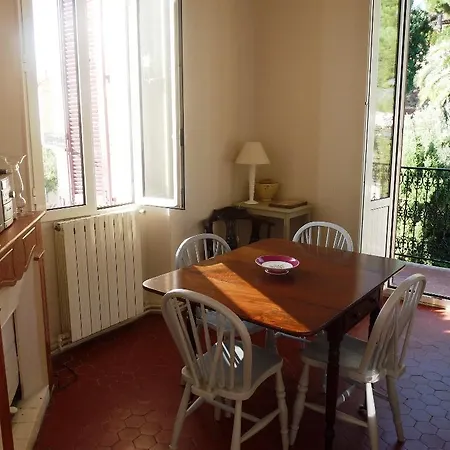 Old Town Charming Balcony Apartment Cannes