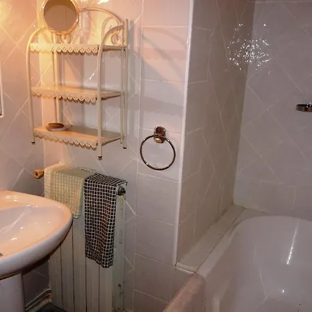 Charming 2 Bed With Balcony Located In Old Town Easy Walk To The Palais And Beaches 120 Apartmán Cannes